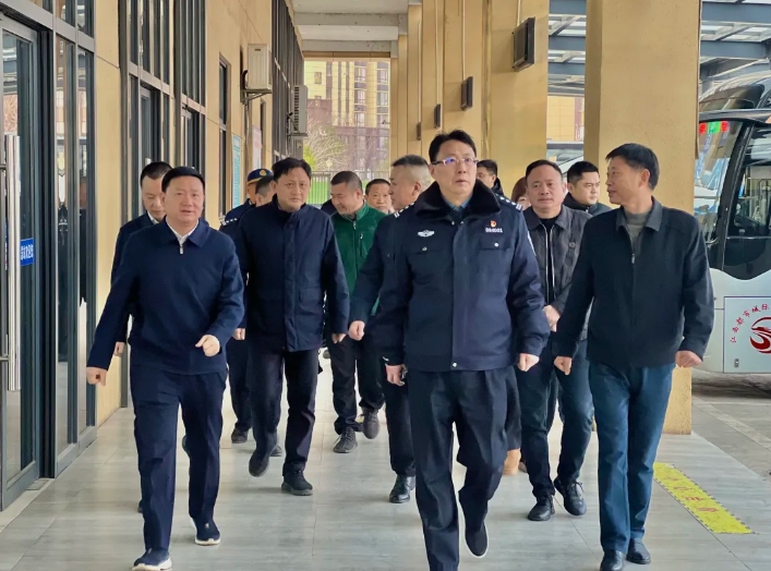 鄱陽長(zhǎng)運(yùn) 鄱陽縣委領(lǐng)導(dǎo)深入鄱陽長(zhǎng)運(yùn)督導(dǎo)春運(yùn)工作