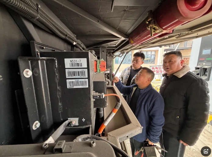 鄱陽長運：公交旅游分公司聯(lián)合宇通服務(wù)站對車輛進行全面檢查