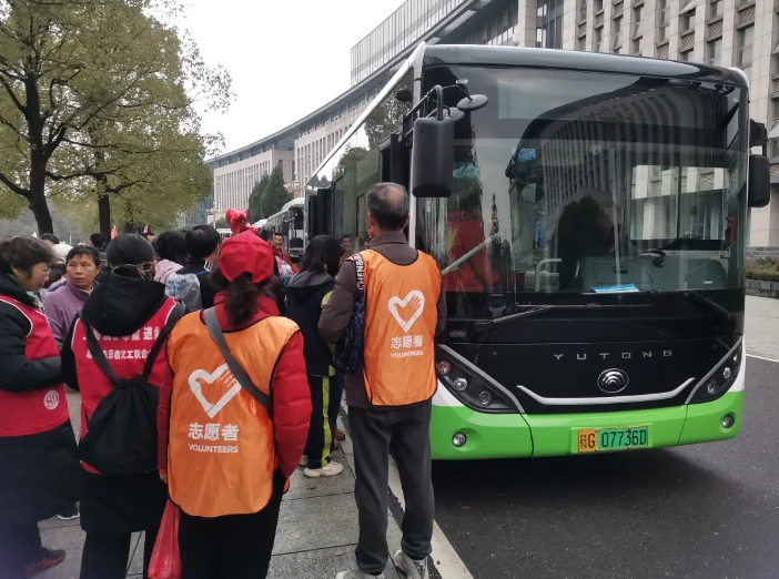 九江長(zhǎng)運(yùn)：公交“牽手”馬拉松，共赴瑞昌花海約