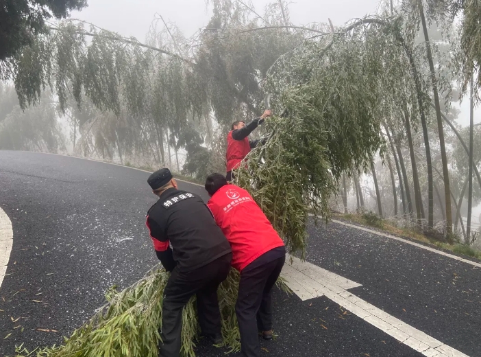 ?吉安公司：突發(fā)惡劣天氣 羊獅慕公司全力保暢通