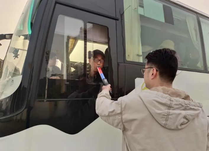 馬鞍山長客:積極開展“清明”路查工作 營造假日安全運(yùn)輸環(huán)境