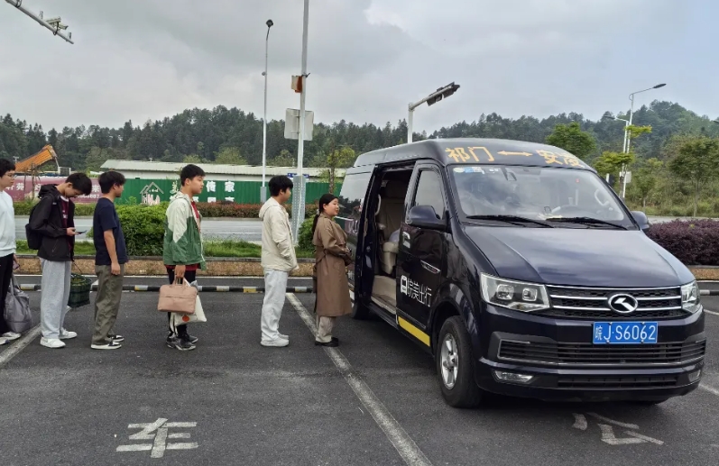 黃山長(zhǎng)運(yùn)：祁門縣首條城鄉(xiāng)高速定制客運(yùn)開通