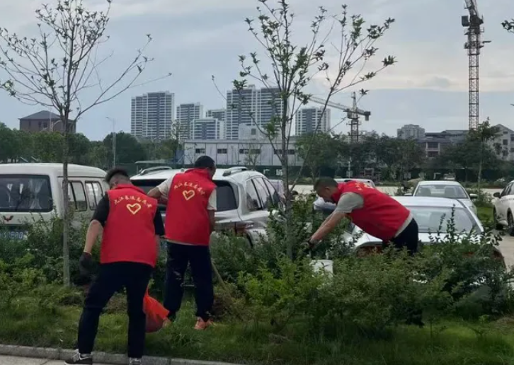 九江長運(yùn) 開展“美化環(huán)境 黨員先行”志愿服務(wù)活動(dòng)