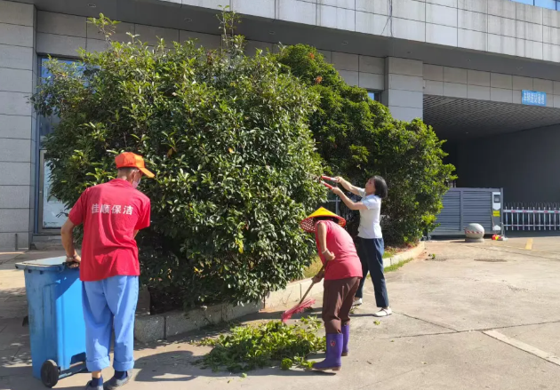南昌長途汽車站開展站內(nèi)環(huán)境整治工作