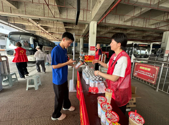 馬鞍山長客：貼心服務(wù)助新生入學(xué) 校園直通車便捷上線