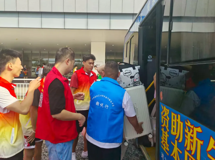 景德鎮(zhèn)長運(yùn)：校園直通車一站式服務(wù)護(hù)航學(xué)子開學(xué)