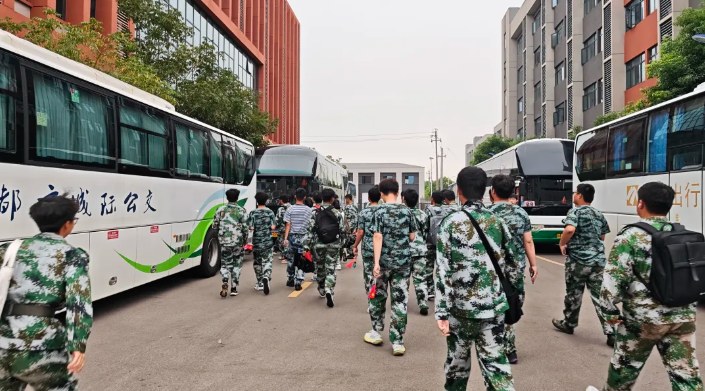 都市城際公交：高效完成華東交通大學(xué)2025級新生開學(xué)典禮運輸保障任務(wù)