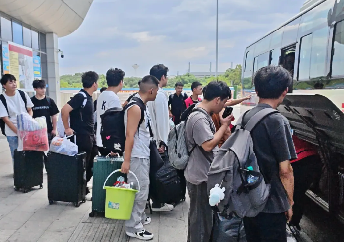 撫州長(zhǎng)運(yùn)：定制服務(wù)護(hù)航返校路全流程保障暖學(xué)子心