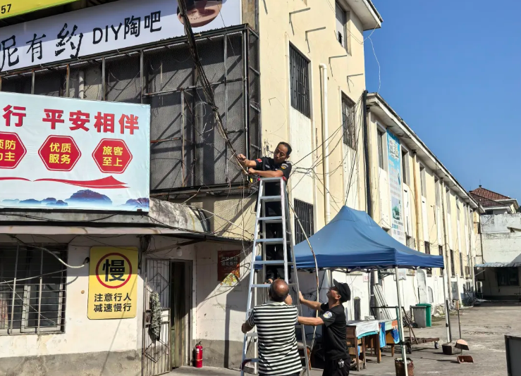 戰(zhàn)高溫 || 景德鎮(zhèn)長(zhǎng)運(yùn)：烈日下 搶修保暢通