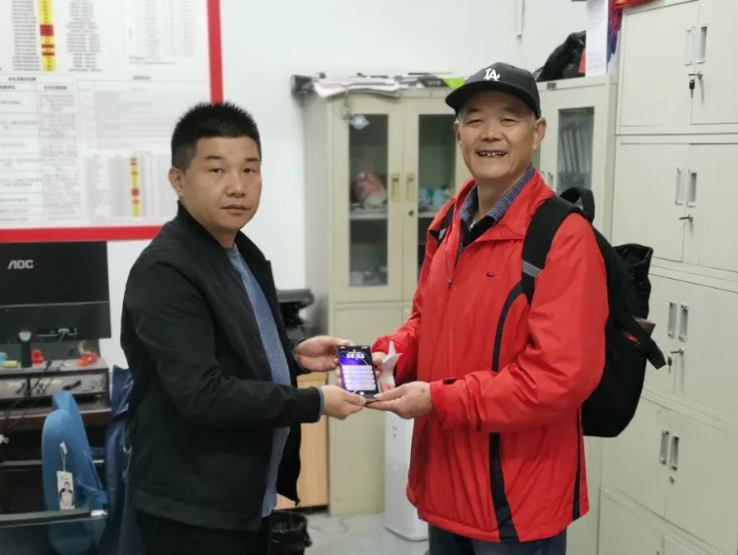 暖新聞 || 南旅汽車：退休老干部的手機找到了！
