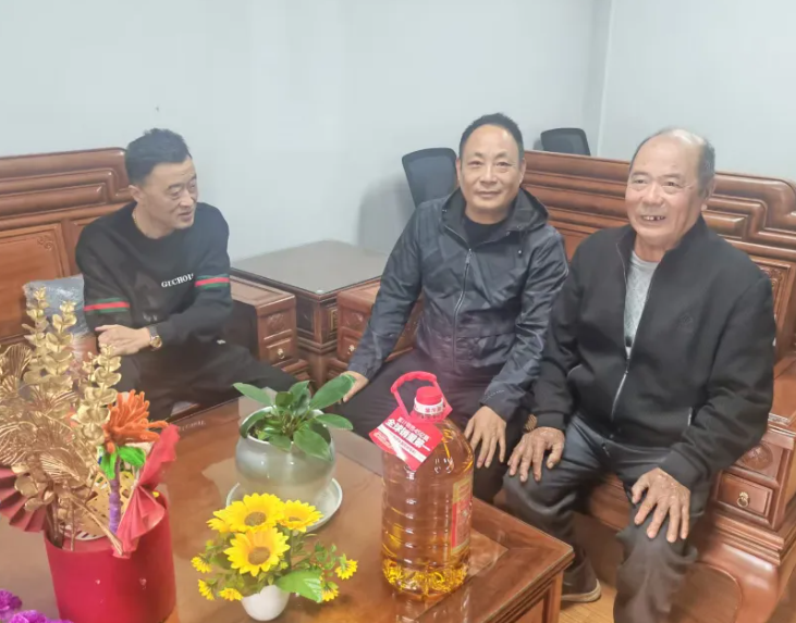 浮梁公交持續(xù)開展駕駛員家訪活動