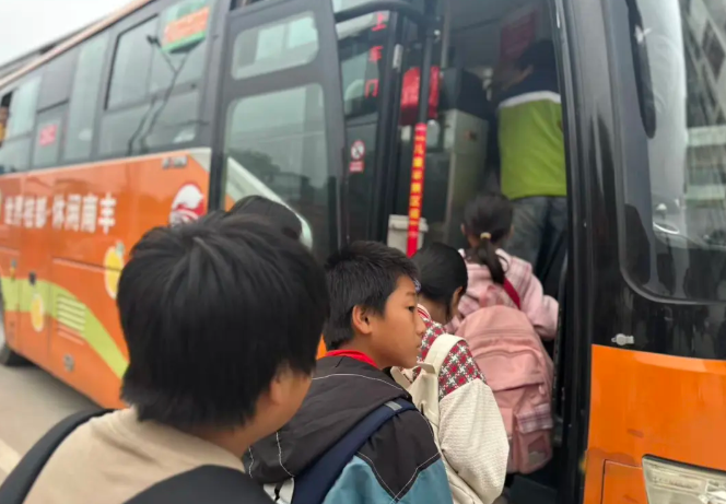 南豐分公司“校園直通車”新學(xué)期暖心啟程