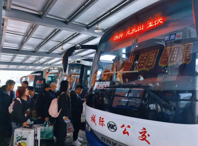 撫州長運(yùn)：一站式服務(wù) 用責(zé)任與溫情護(hù)航學(xué)子出行